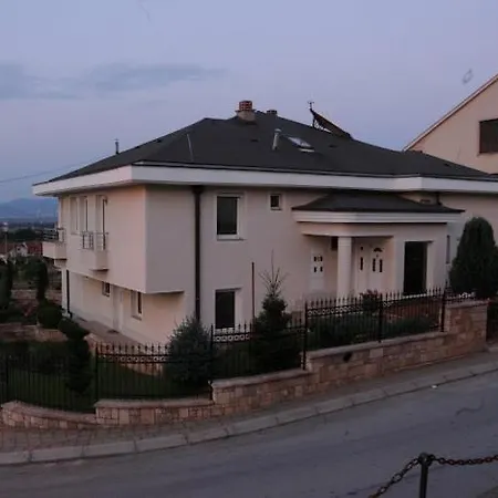 Petrovski's فيلة *