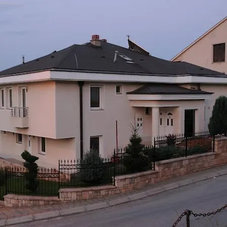 Petrovski's فيلة *